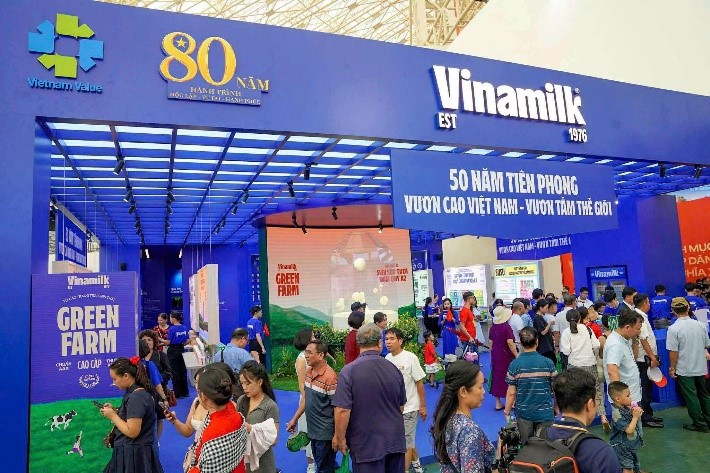 Vinamilk: Tổng doanh thu hợp nhất quý 3 tiến sát cột mốc 17 nghìn tỷ đồng- Ảnh 2. Vinamilk: Tổng doanh thu hợp nhất quý 3 tiến sát cột mốc 17 nghìn tỷ đồng- Ảnh 2.