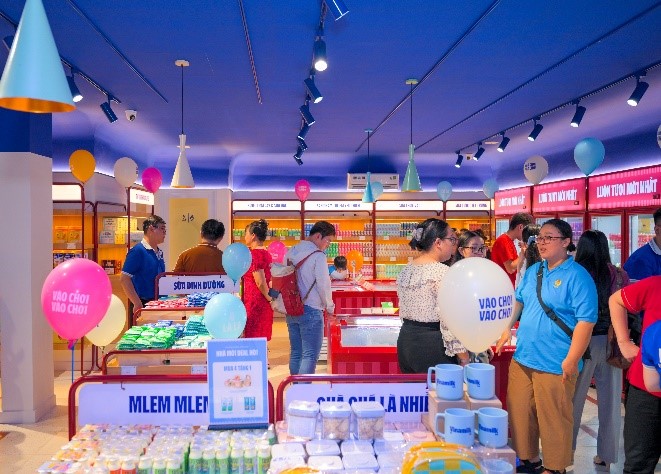 Vinamilk: Tổng doanh thu hợp nhất quý 3 tiến sát cột mốc 17 nghìn tỷ đồng- Ảnh 3. Vinamilk: Tổng doanh thu hợp nhất quý 3 tiến sát cột mốc 17 nghìn tỷ đồng- Ảnh 3.