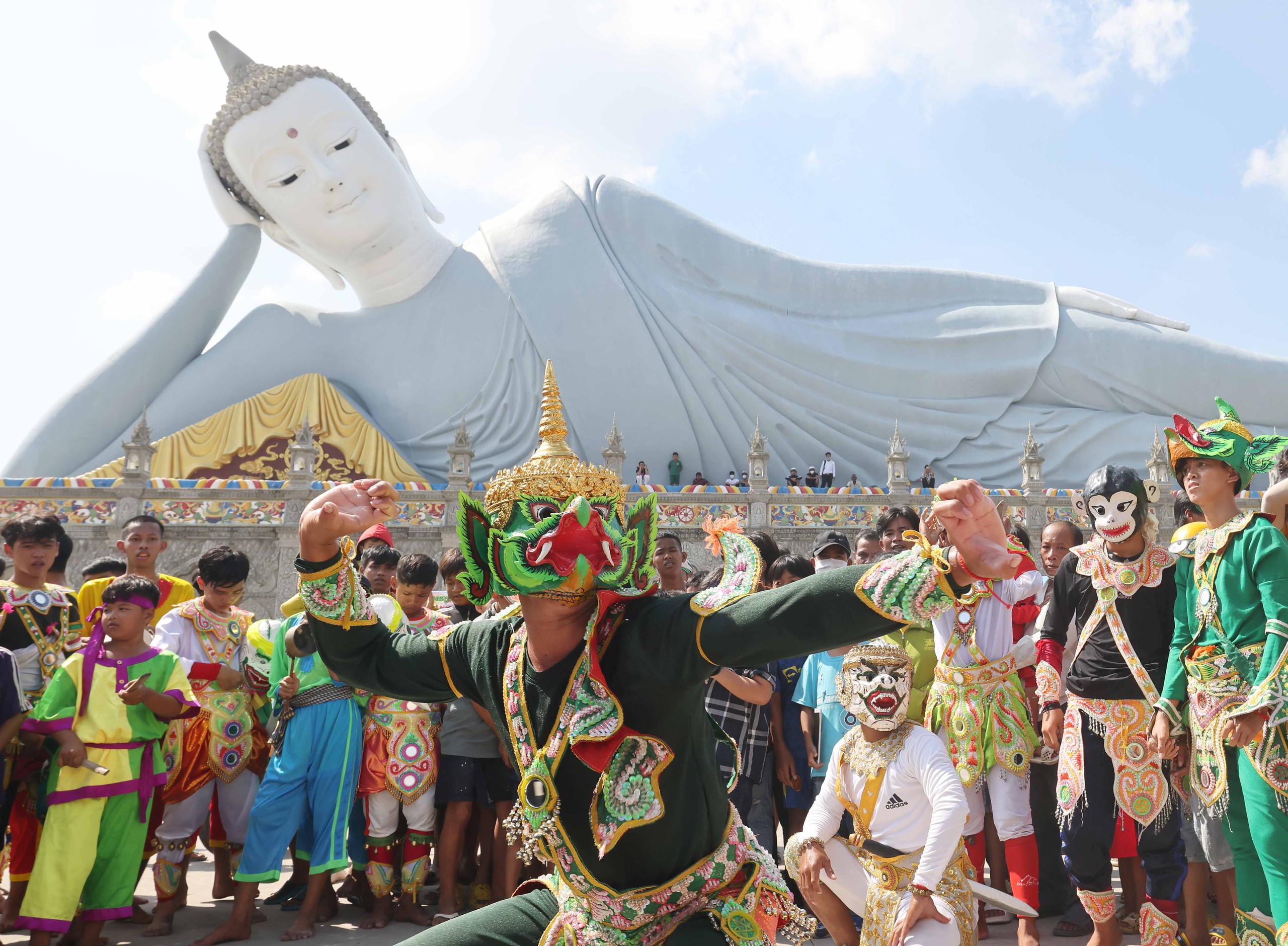 Photo Travel: Múa Chằn, vũ điệu sử thi mừng lễ Ok Om Bok