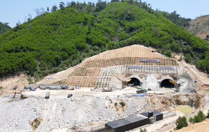 Chỉ 1 tháng nữa, hầm xuyên núi dài nhất tuyến cao tốc Khánh Hòa - Buôn Ma Thuột do Đèo Cả thi công sẽ được đào thông- Ảnh 2.