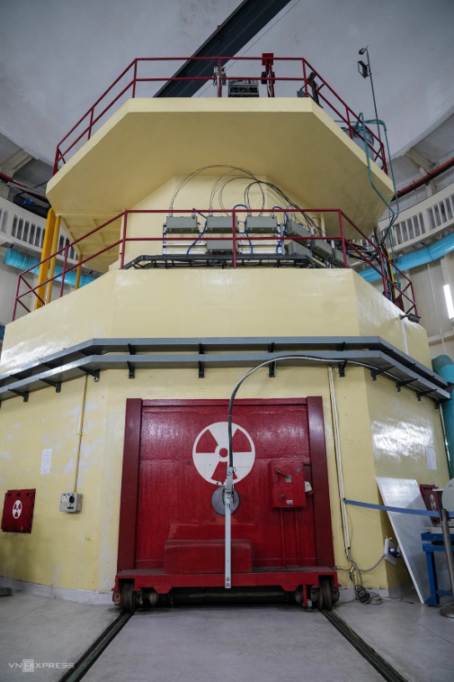 Lò phản ứng hạt nhân đầu tiên của Việt Nam: Có sự góp mặt của Mỹ và Liên Xô, mỗi năm cung ứng tới 1.500Ci thuốc phóng xạ- Ảnh 2. Lò phản ứng hạt nhân đầu tiên của Việt Nam: Có sự góp mặt của Mỹ và Liên Xô, mỗi năm cung ứng tới 1.500Ci thuốc phóng xạ- Ảnh 2.