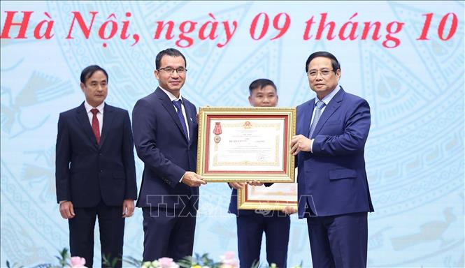 Thủ tướng Phạm Minh Chính đề nghị doanh nghiệp và doanh nhân Việt Nam thực hiện "3 tiên phong"- Ảnh 4. Thủ tướng Phạm Minh Chính đề nghị doanh nghiệp và doanh nhân Việt Nam thực hiện "3 tiên phong"- Ảnh 4.