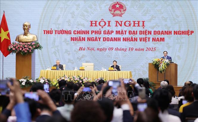 Thủ tướng Phạm Minh Chính gặp mặt đại diện doanh nghiệp nhân ngày Doanh nhân Việt Nam- Ảnh 4. Thủ tướng Phạm Minh Chính gặp mặt đại diện doanh nghiệp nhân ngày Doanh nhân Việt Nam- Ảnh 4.