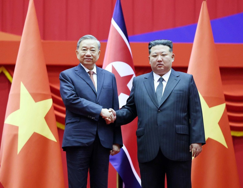 Trọng thể lễ đón Tổng Bí thư Tô Lâm thăm cấp nhà nước Triều Tiên- Ảnh 1. Trọng thể lễ đón Tổng Bí thư Tô Lâm thăm cấp nhà nước Triều Tiên- Ảnh 1.