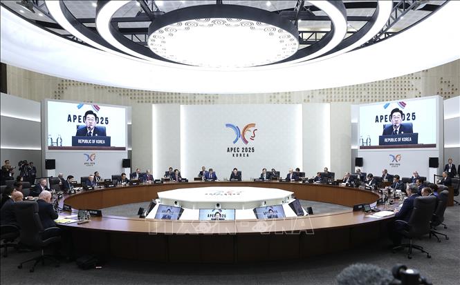 Tuần lễ Cấp cao APEC 2025: Chủ tịch nước Lương Cường đề xuất 5 định hướng hợp tác- Ảnh 1. Tuần lễ Cấp cao APEC 2025: Chủ tịch nước Lương Cường đề xuất 5 định hướng hợp tác- Ảnh 1.