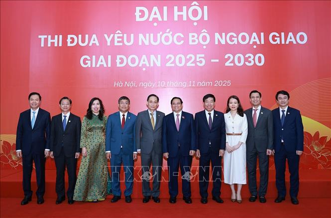 Thủ tướng Phạm Minh Chính: Ngoại giao thực hiện '3 làm tốt' với tinh thần '3 thi đua' trong giai đoạn mới- Ảnh 3. Thủ tướng Phạm Minh Chính: Ngoại giao thực hiện '3 làm tốt' với tinh thần '3 thi đua' trong giai đoạn mới- Ảnh 3.