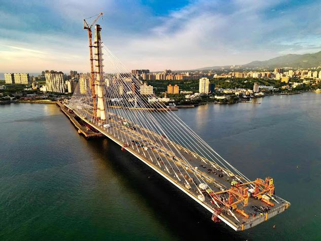 Cầu dây văng bất đối xứng dài nhất thế giới: Vốn 766 triệu USD, có thể chịu được động đất 7 độ richter- Ảnh 2. Cầu dây văng bất đối xứng dài nhất thế giới: Vốn 766 triệu USD, có thể chịu được động đất 7 độ richter- Ảnh 2.