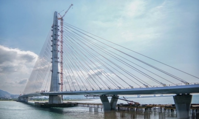 Cầu dây văng bất đối xứng dài nhất thế giới: Vốn 766 triệu USD, có thể chịu được động đất 7 độ richter- Ảnh 3. Cầu dây văng bất đối xứng dài nhất thế giới: Vốn 766 triệu USD, có thể chịu được động đất 7 độ richter- Ảnh 3.