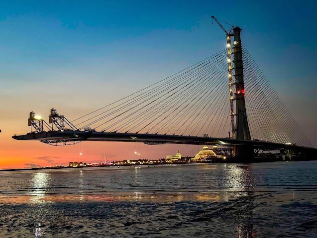 Cầu dây văng bất đối xứng dài nhất thế giới: Vốn 766 triệu USD, có thể chịu được động đất 7 độ richter- Ảnh 1. Cầu dây văng bất đối xứng dài nhất thế giới: Vốn 766 triệu USD, có thể chịu được động đất 7 độ richter- Ảnh 1.