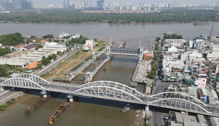 Sớm triển khai xây dựng dự án cầu đường gần 3.000 tỷ, thay thế cây cầu 120 năm tuổi sẽ bị phá dỡ ở TP. HCM- Ảnh 1. Sớm triển khai xây dựng dự án cầu đường gần 3.000 tỷ, thay thế cây cầu 120 năm tuổi sẽ bị phá dỡ ở TP. HCM- Ảnh 1.