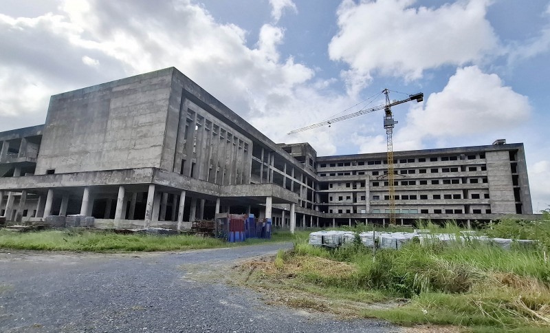Bệnh viện Ung bướu TP. Cần Thơ tạm dừng xây dựng từ năm 2022. Ảnh: Báo Công an nhân dân