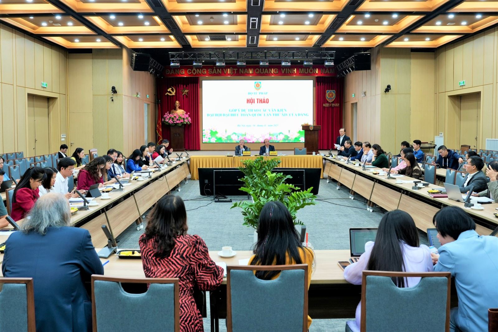 Bộ Tư pháp tích cực lấy ý kiến góp ý dự thảo các văn kiện Đại hội Đảng- Ảnh 1. Bộ Tư pháp tích cực lấy ý kiến góp ý dự thảo các văn kiện Đại hội Đảng- Ảnh 1.