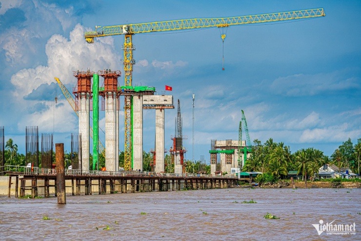 Cầu dây văng lớn thứ 2 Việt Nam có bóng dáng của Đèo Cả nỗ lực về đích- Ảnh 1. Cầu dây văng lớn thứ 2 Việt Nam có bóng dáng của Đèo Cả nỗ lực về đích- Ảnh 1.