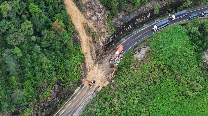 Cấm lưu thông lên cung đèo hiểm trở dài bậc nhất Việt Nam, rút ngắn 1/3 quãng đường Nha Trang - Đà Lạt- Ảnh 1. Cấm lưu thông lên cung đèo hiểm trở dài bậc nhất Việt Nam, rút ngắn 1/3 quãng đường Nha Trang - Đà Lạt- Ảnh 1.