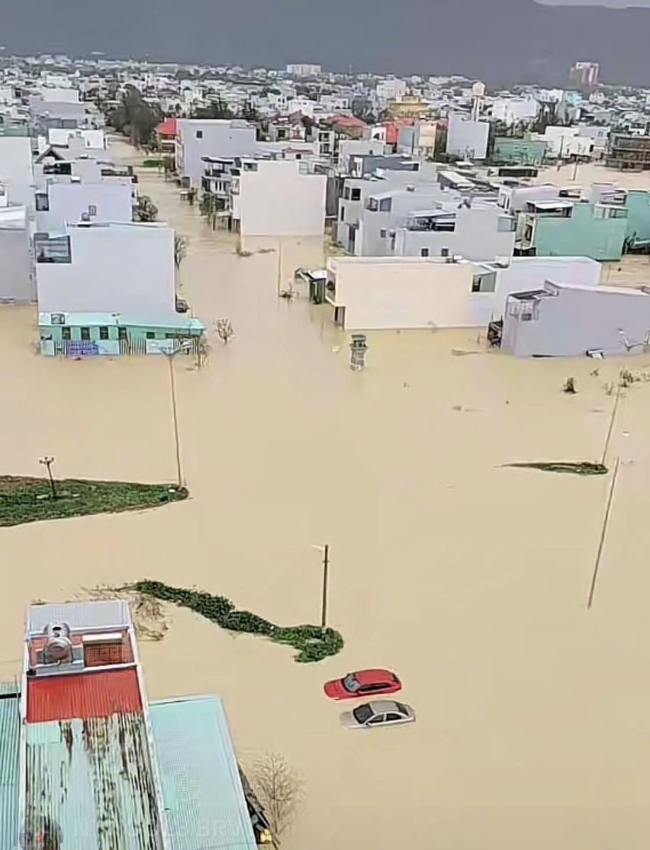 Dốc toàn tâm sức tập trung ứng phó và khắc phục hậu quả mưa lũ đặc biệt lớn- Ảnh 1.