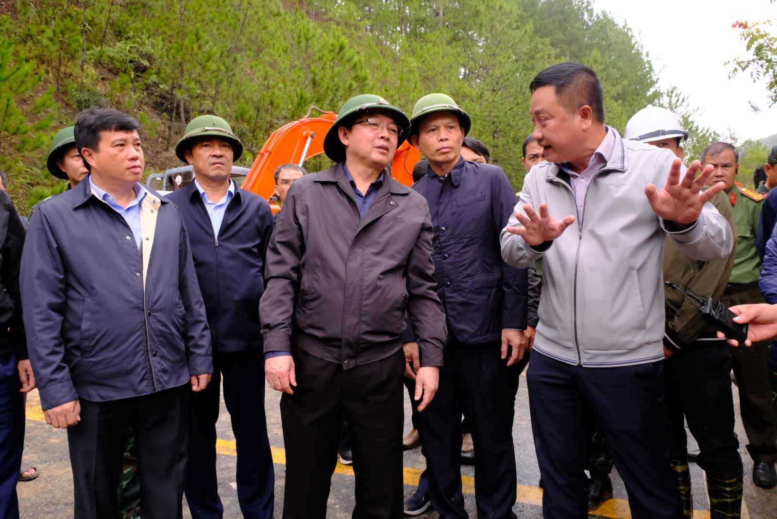 Dốc toàn tâm sức tập trung ứng phó và khắc phục hậu quả mưa lũ đặc biệt lớn- Ảnh 7.