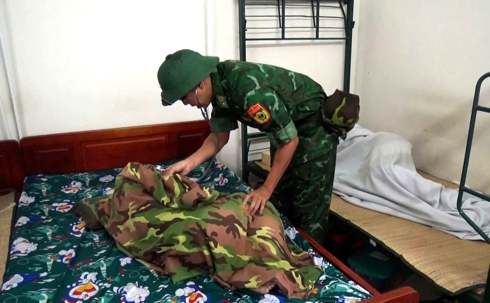 Dốc toàn tâm sức tập trung ứng phó và khắc phục hậu quả mưa lũ đặc biệt lớn- Ảnh 5.