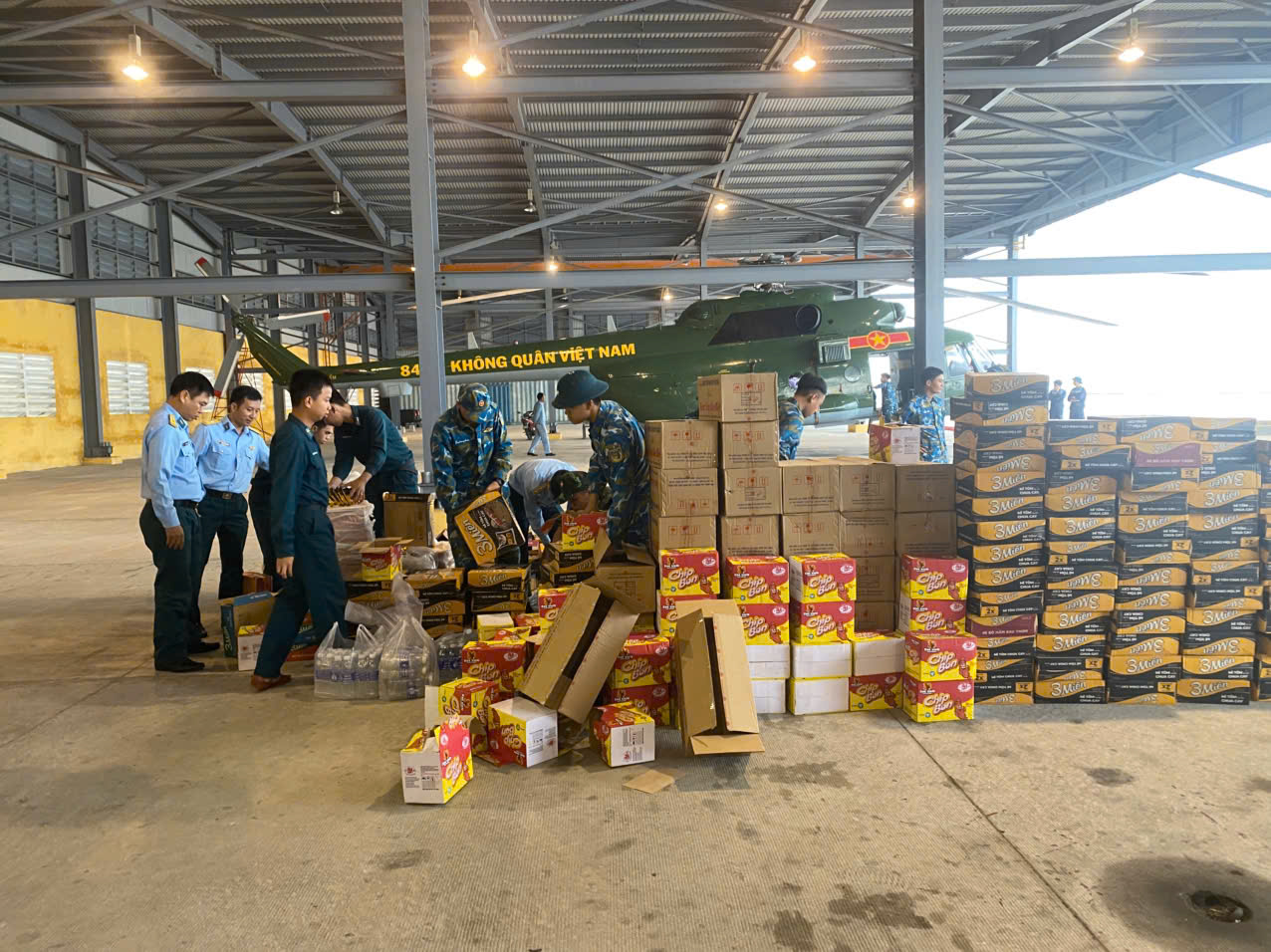 Dốc toàn tâm sức tập trung ứng phó và khắc phục hậu quả mưa lũ đặc biệt lớn- Ảnh 2.