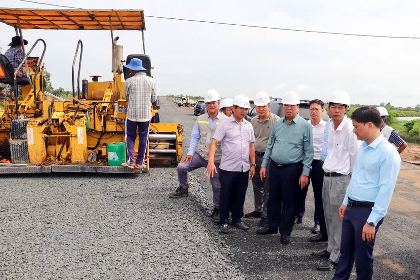 Chỉ hơn một tháng nữa, tuyến cao tốc cuối cùng trên trục xương sống Bắc - Nam phía Đông sẽ cán đích- Ảnh 2.