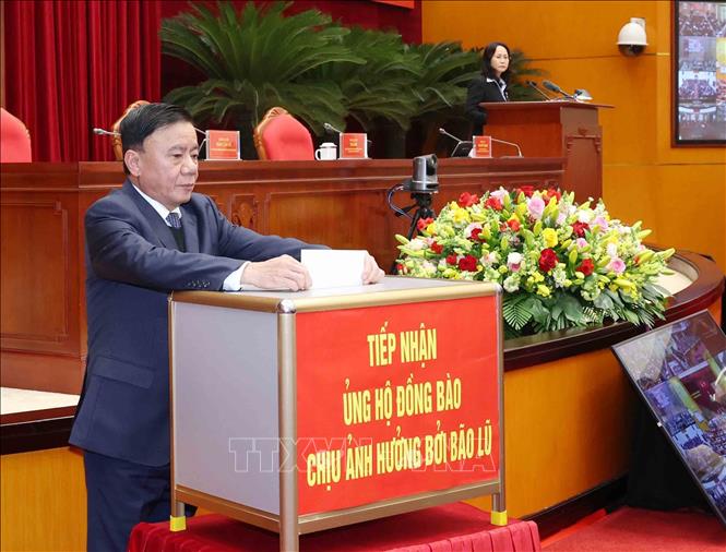 Tổng Bí thư Tô Lâm và các đại biểu ủng hộ đồng bào bão lũ- Ảnh 4.