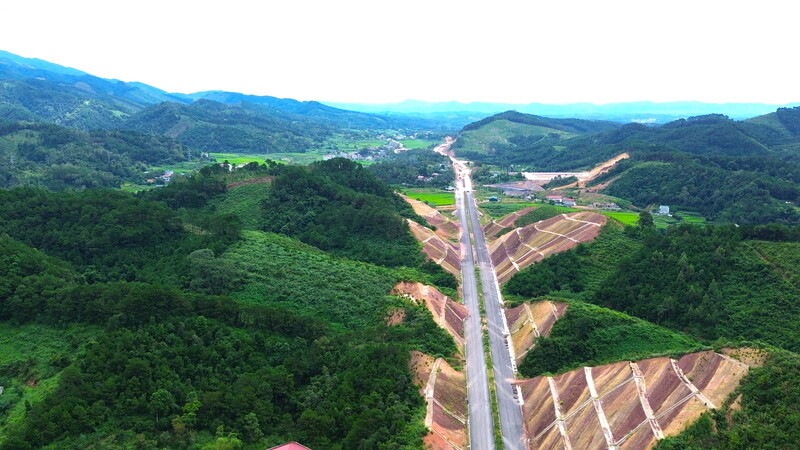 Sắp hoàn thiện lên đời tuyến quốc lộ quan trọng kết nối 2 tỉnh giáp Trung Quốc- Ảnh 1. Sắp hoàn thiện lên đời tuyến quốc lộ quan trọng kết nối 2 tỉnh giáp Trung Quốc- Ảnh 1.