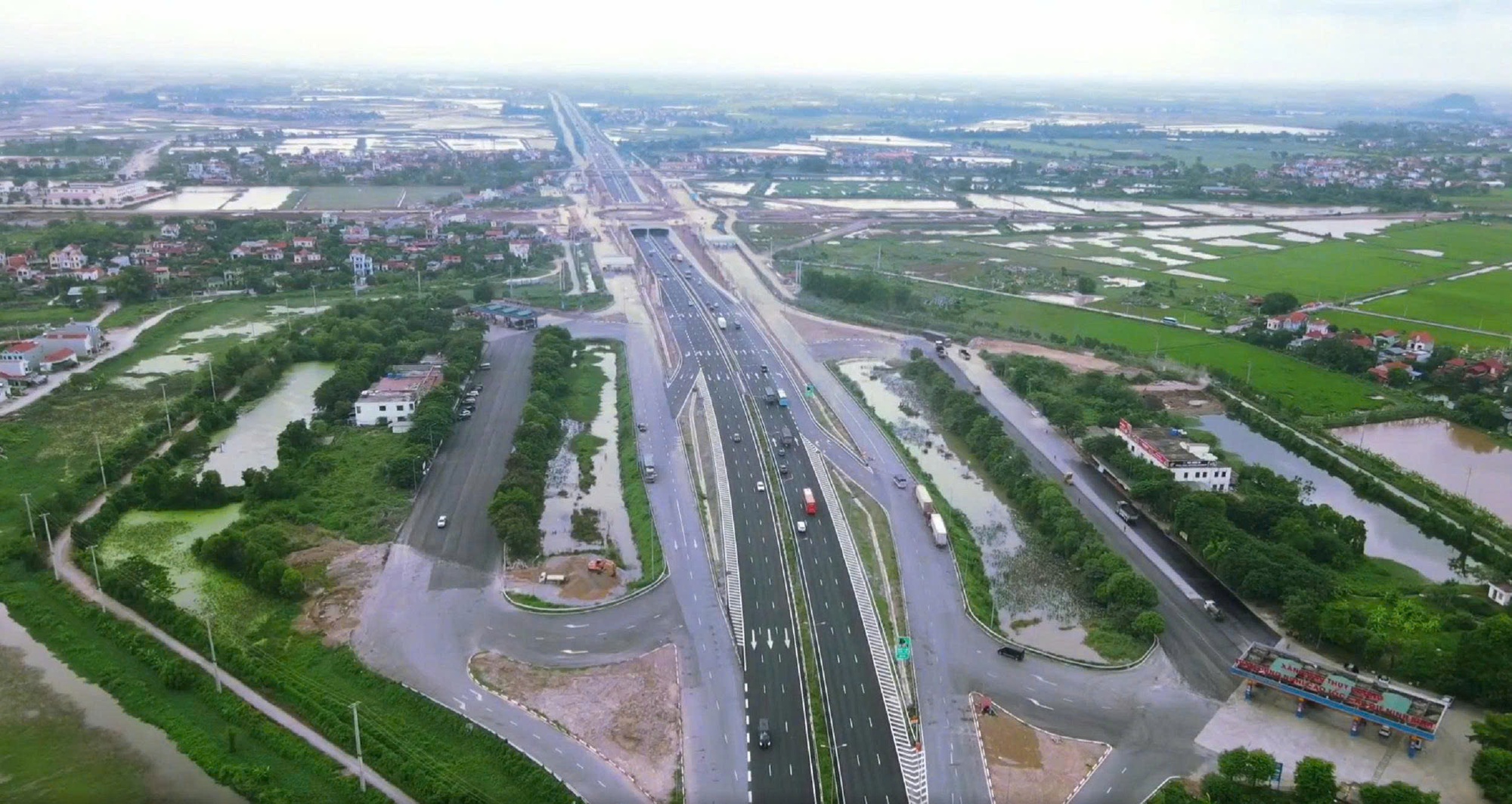 Ninh Bình: Tăng tốc đầu tư hạ tầng, mở rộng không gian phát triển- Ảnh 4. Ninh Bình: Tăng tốc đầu tư hạ tầng, mở rộng không gian phát triển- Ảnh 4.