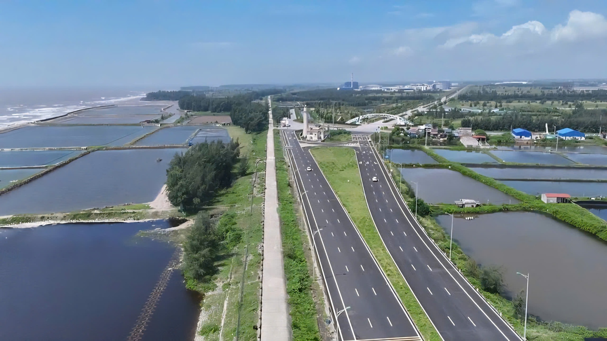 Ninh Bình: Tăng tốc đầu tư hạ tầng, mở rộng không gian phát triển- Ảnh 1. Ninh Bình: Tăng tốc đầu tư hạ tầng, mở rộng không gian phát triển- Ảnh 1.