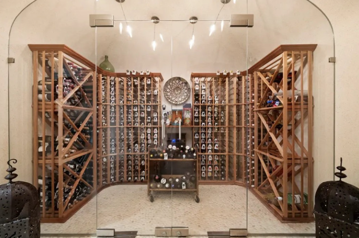 Chiêm ngưỡng căn biệt thự bằng đá vôi được rao bán gần nghìn tỷ- Ảnh 5. Chiêm ngưỡng căn biệt thự bằng đá vôi được rao bán gần nghìn tỷ- Ảnh 5.