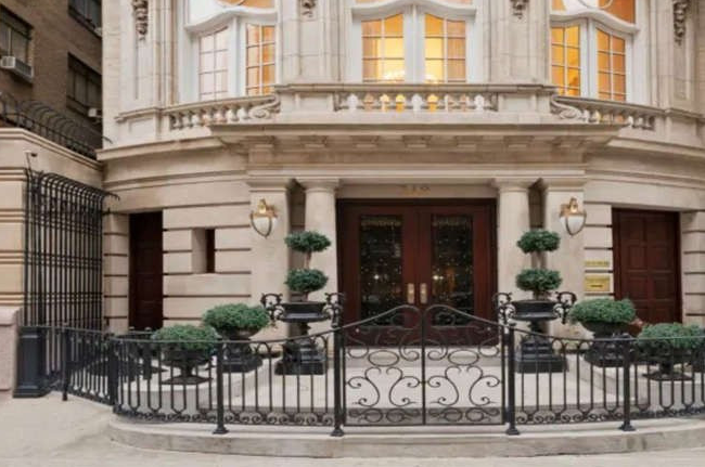 Chiêm ngưỡng căn biệt thự bằng đá vôi được rao bán gần nghìn tỷ- Ảnh 2. Chiêm ngưỡng căn biệt thự bằng đá vôi được rao bán gần nghìn tỷ- Ảnh 2.