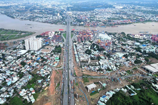 Sắp thông xe nút giao 3 tầng kết nối 6 trục đường của 2 tỉnh thành giàu nhất Việt Nam- Ảnh 1.