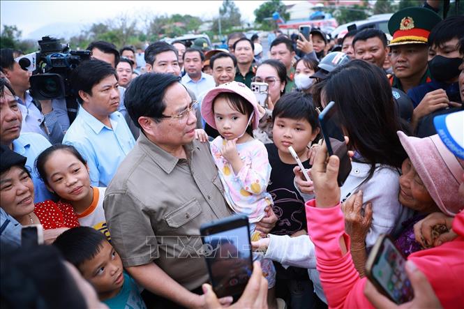 Thủ tướng yêu cầu phát động chiến dịch thần tốc xây sửa nhà cho người dân bị thiệt hại do mưa lũ- Ảnh 5.