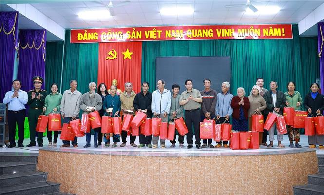 Thủ tướng yêu cầu phát động chiến dịch thần tốc xây sửa nhà cho người dân bị thiệt hại do mưa lũ- Ảnh 2.