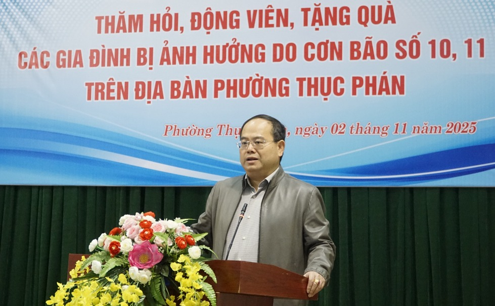 Cao Bằng: Bí thư Tỉnh ủy thăm, tặng quà các gia đình bị ảnh hưởng cơn bão số 10, 11 tại phường Thục Phán- Ảnh 3.