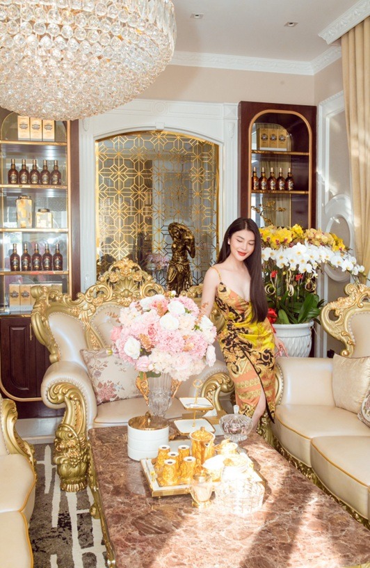 ‘Phú bà miền Tây’ rao bán biệt thự ở vị trí ‘long mạch’ với mức giá bất ngờ- Ảnh 3. ‘Phú bà miền Tây’ rao bán biệt thự ở vị trí ‘long mạch’ với mức giá bất ngờ- Ảnh 3.