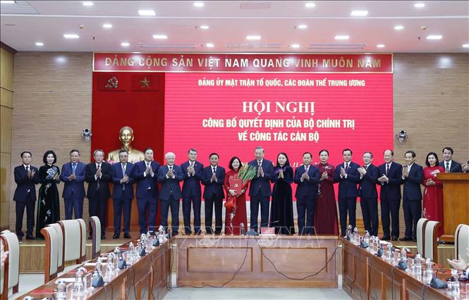 Đồng chí Bùi Thị Minh Hoài giữ chức Bí thư Đảng ủy Mặt trận Tổ quốc, các đoàn thể Trung ương- Ảnh 5. Đồng chí Bùi Thị Minh Hoài giữ chức Bí thư Đảng ủy Mặt trận Tổ quốc, các đoàn thể Trung ương- Ảnh 5.