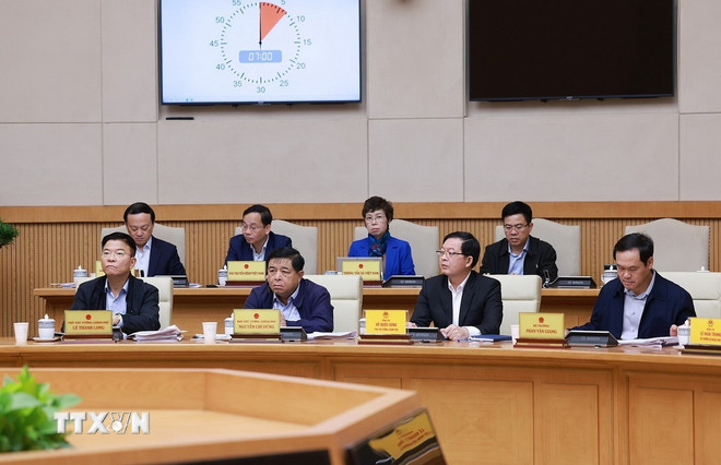 Thủ tướng: Tạo khung khổ pháp lý đột phá, vận hành Trung tâm tài chính quốc tế- Ảnh 2.