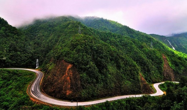Ngày mai, Việt Nam khởi công hầm đường bộ qua đèo dài nhất cả nước, rút ngắn thời gian di chuyển từ 2 giờ xuống còn 10 phút- Ảnh 1. Ngày mai, Việt Nam khởi công hầm đường bộ qua đèo dài nhất cả nước, rút ngắn thời gian di chuyển từ 2 giờ xuống còn 10 phút- Ảnh 1.