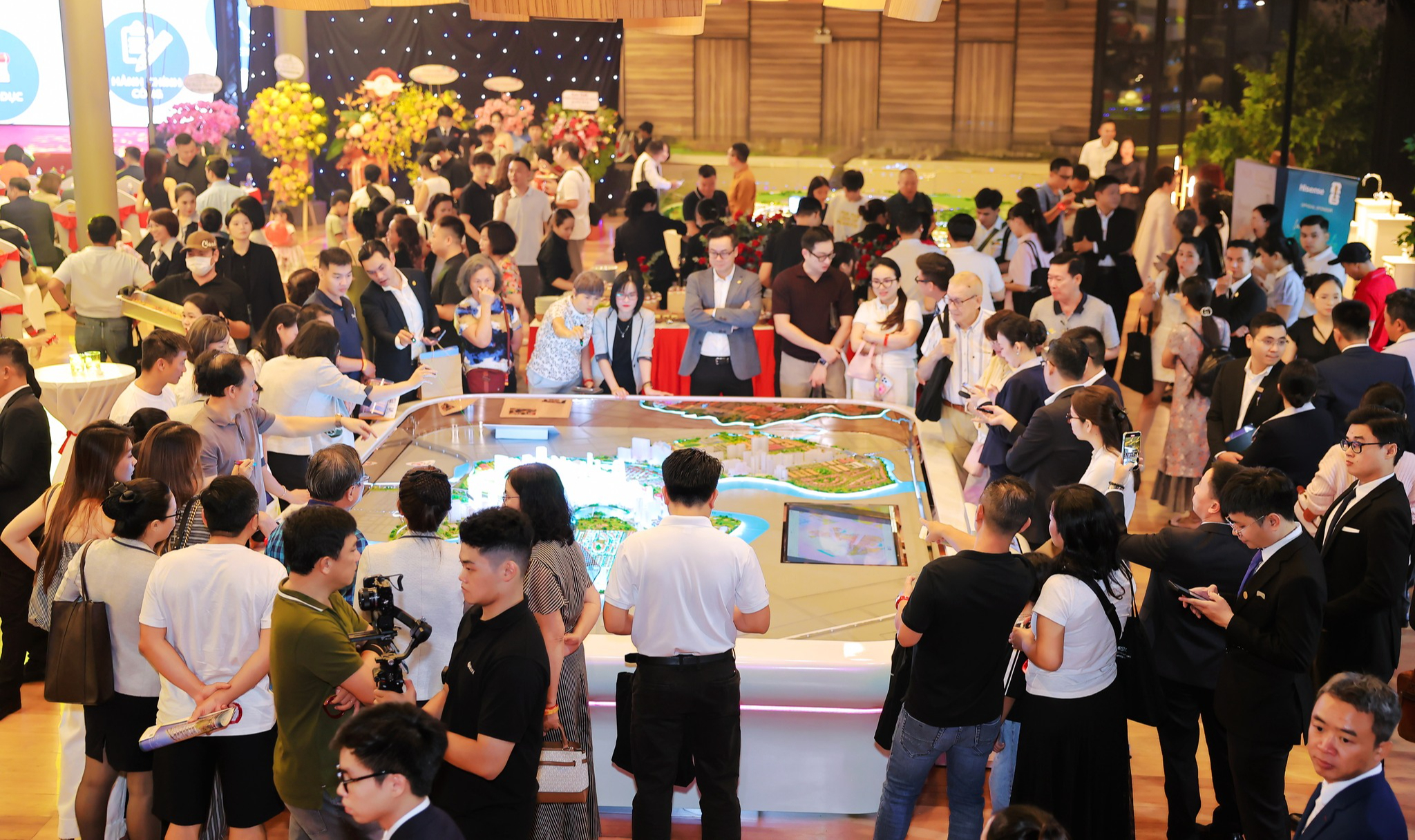 Sàn môi giới bất động sản sau cuộc tái thiết: 'Lửa' tàn, 'vàng' thật ở lại- Ảnh 4. Sàn môi giới bất động sản sau cuộc tái thiết: 'Lửa' tàn, 'vàng' thật ở lại- Ảnh 4.