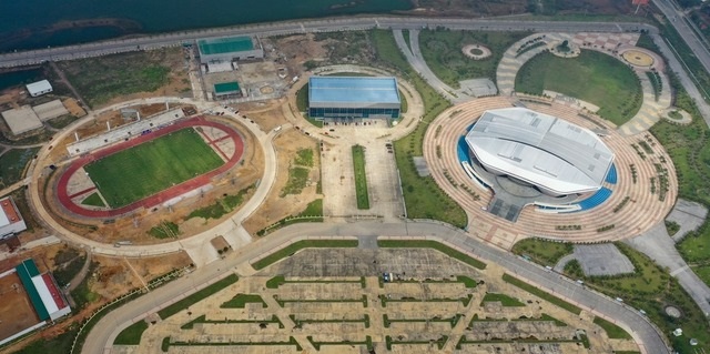 Cảnh hoang tàn, đổ nát bên trong khu phức hợp thể thao quy mô nhất tỉnh Quảng Ninh- Ảnh 3. Cảnh hoang tàn, đổ nát bên trong khu phức hợp thể thao quy mô nhất tỉnh Quảng Ninh- Ảnh 3.