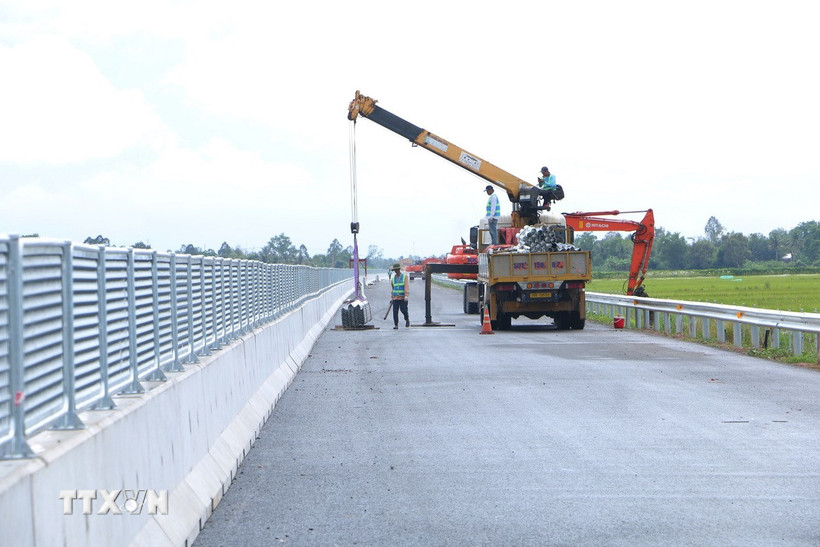 Ngày 19/12/2025, hoàn thành, thông xe kỹ thuật 3.188km đường bộ cao tốc- Ảnh 1.