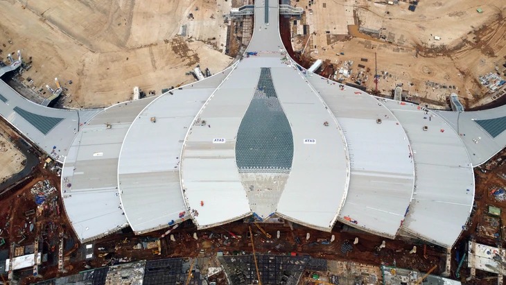 6 ngày nữa, siêu sân bay lớn nhất Việt Nam sẽ đón mốc trọng đại: Hơn 15.000 nhân lực làm việc xuyên đêm, nỗ lực về đích- Ảnh 4. 6 ngày nữa, siêu sân bay lớn nhất Việt Nam sẽ đón mốc trọng đại: Hơn 15.000 nhân lực làm việc xuyên đêm, nỗ lực về đích- Ảnh 4.