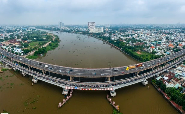 Cầu vượt sông 9.000 tấn áp dụng kỳ tích Việt Nam, nâng tĩnh không lên hơn 1,25m chính thức hoàn thiện- Ảnh 1. Cầu vượt sông 9.000 tấn áp dụng kỳ tích Việt Nam, nâng tĩnh không lên hơn 1,25m chính thức hoàn thiện- Ảnh 1.