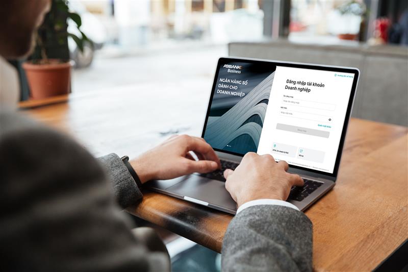 ABBANK trao thưởng xe OMODA C5 cho doanh nghiệp trúng giải đặc biệt chương trình "Chọn ABBANK Business - Chọn Thành công"- Ảnh 3. ABBANK trao thưởng xe OMODA C5 cho doanh nghiệp trúng giải đặc biệt chương trình "Chọn ABBANK Business - Chọn Thành công"- Ảnh 3.