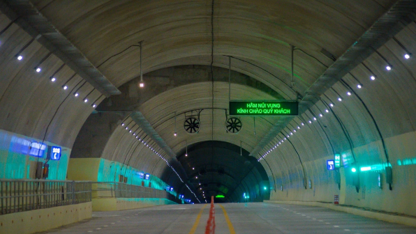 Đường hầm xuyên núi dài thứ 4 Việt Nam sắp được mở rộng lên gấp rưỡi- Ảnh 2. Đường hầm xuyên núi dài thứ 4 Việt Nam sắp được mở rộng lên gấp rưỡi- Ảnh 2.