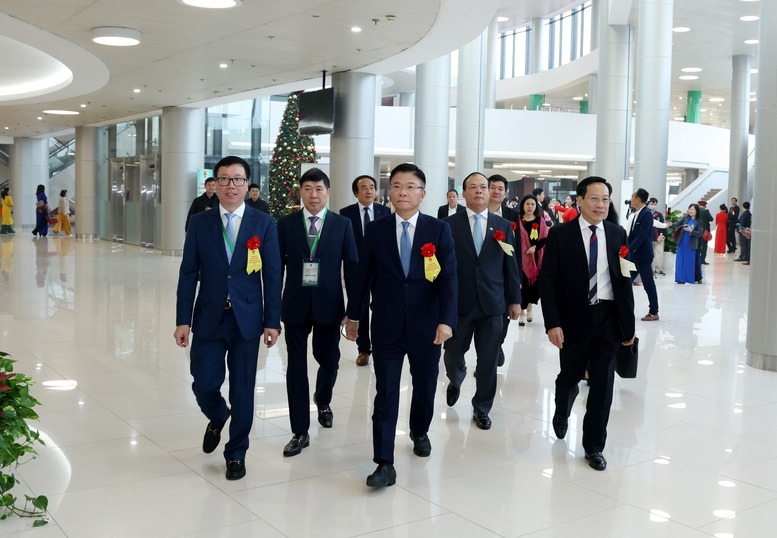 Chính thức khánh thành công trình xây dựng 2 bệnh viện hạng đặc biệt, là ‘bệnh viện thông minh’ đầu tiên của y tế công- Ảnh 1. Chính thức khánh thành công trình xây dựng 2 bệnh viện hạng đặc biệt, là ‘bệnh viện thông minh’ đầu tiên của y tế công- Ảnh 1.