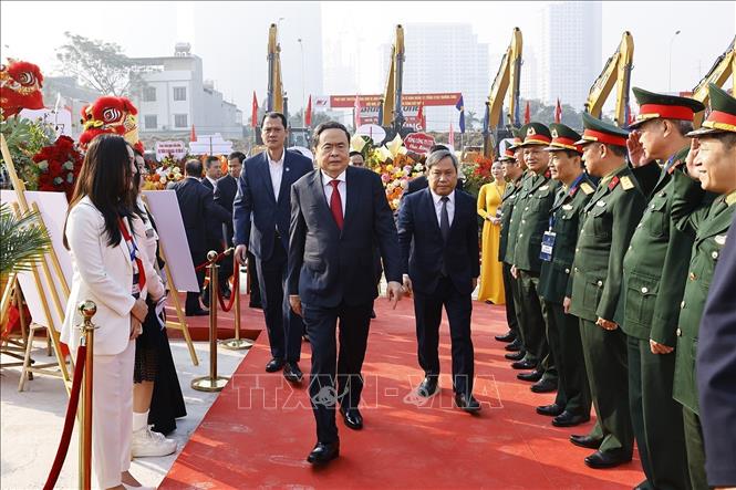 Chủ tịch Quốc hội dự Lễ khởi công Dự án Trục Đại lộ Cảnh quan sông Hồng- Ảnh 3.