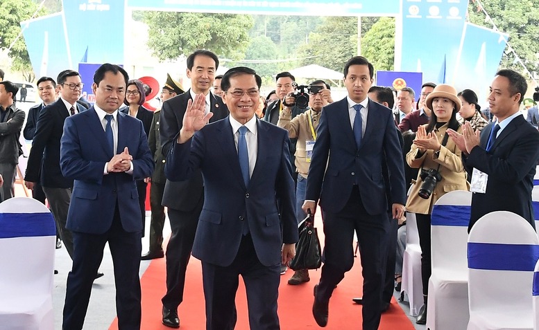 Chính thức khởi công đại dự án giao thông lớn bậc nhất phía Bắc Việt Nam: Vốn đầu tư hơn 203.000 tỷ, kết nối trực tiếp với Trung Quốc- Ảnh 1. Chính thức khởi công đại dự án giao thông lớn bậc nhất phía Bắc Việt Nam: Vốn đầu tư hơn 203.000 tỷ, kết nối trực tiếp với Trung Quốc- Ảnh 1.