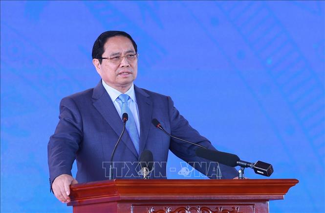 Thủ tướng: Mồ hôi, máu và nước mắt kết tinh thành những công trình kiến tạo cho sự phát triển- Ảnh 3. Thủ tướng: Mồ hôi, máu và nước mắt kết tinh thành những công trình kiến tạo cho sự phát triển- Ảnh 3.