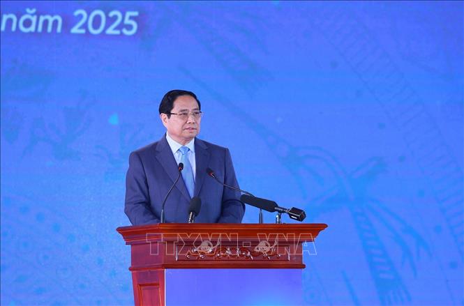 Thủ tướng: Mồ hôi, máu và nước mắt kết tinh thành những công trình kiến tạo cho sự phát triển- Ảnh 4. Thủ tướng: Mồ hôi, máu và nước mắt kết tinh thành những công trình kiến tạo cho sự phát triển- Ảnh 4.