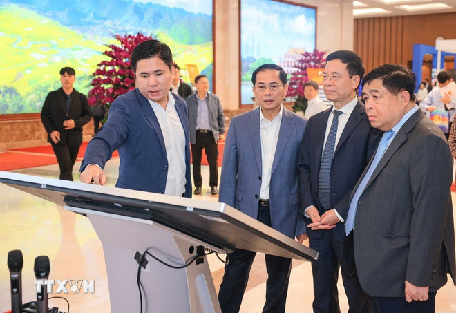 Thủ tướng: Kinh tế số là động lực, xã hội số là nền tảng, con người là trung tâm- Ảnh 3.